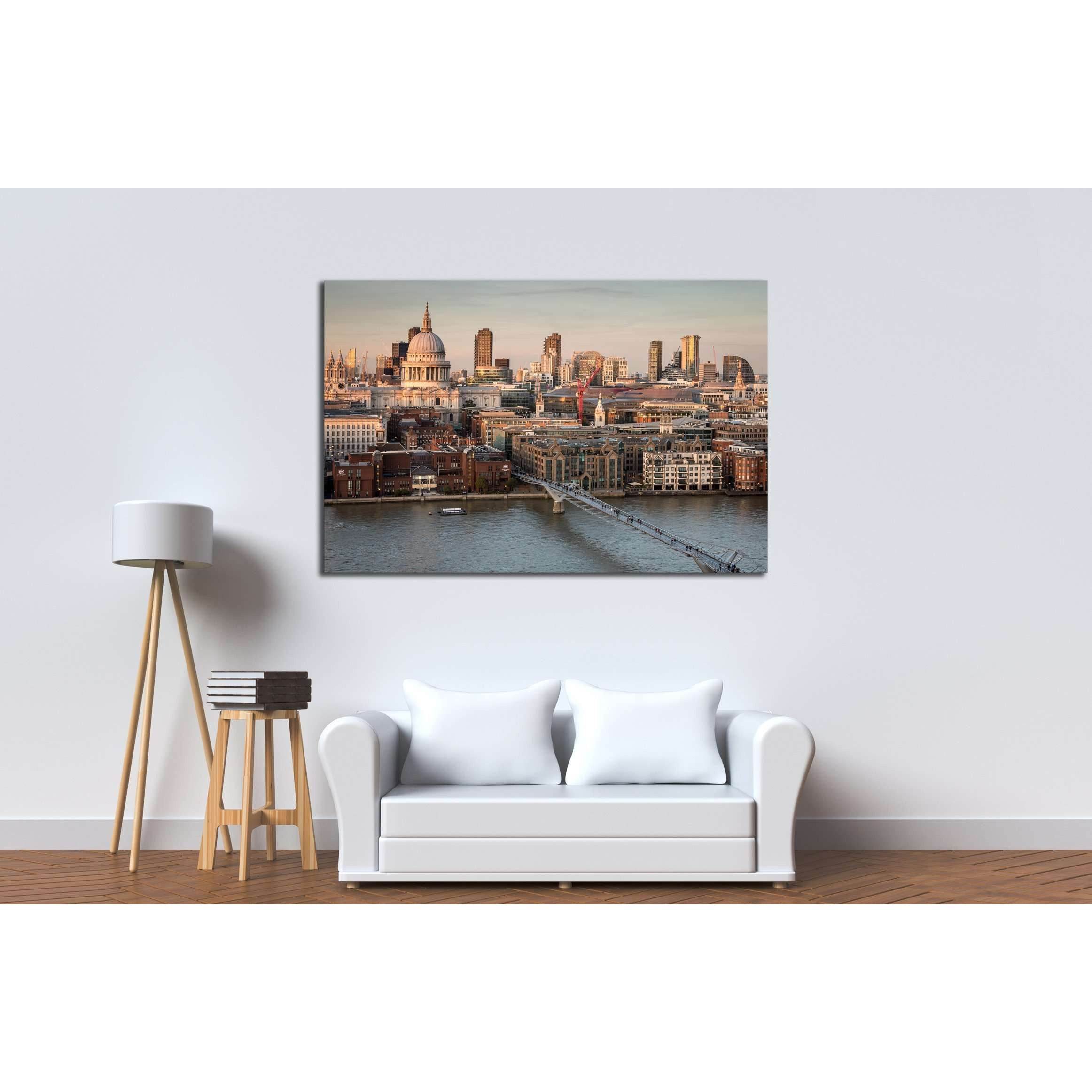 St. Paul's Cathedral and the City of London skyline №2972 Ready to Han